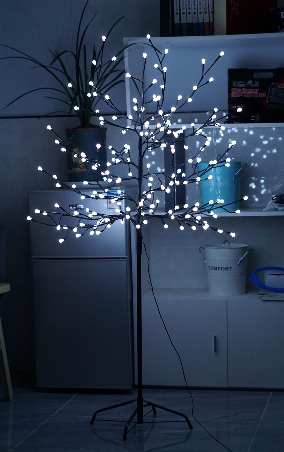 5ft LED Berry Tree - White