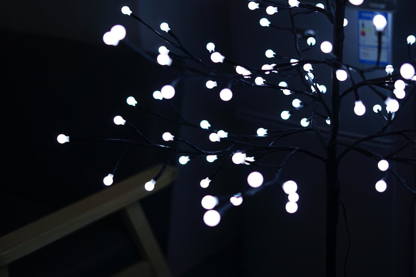 5ft LED Berry Tree - White