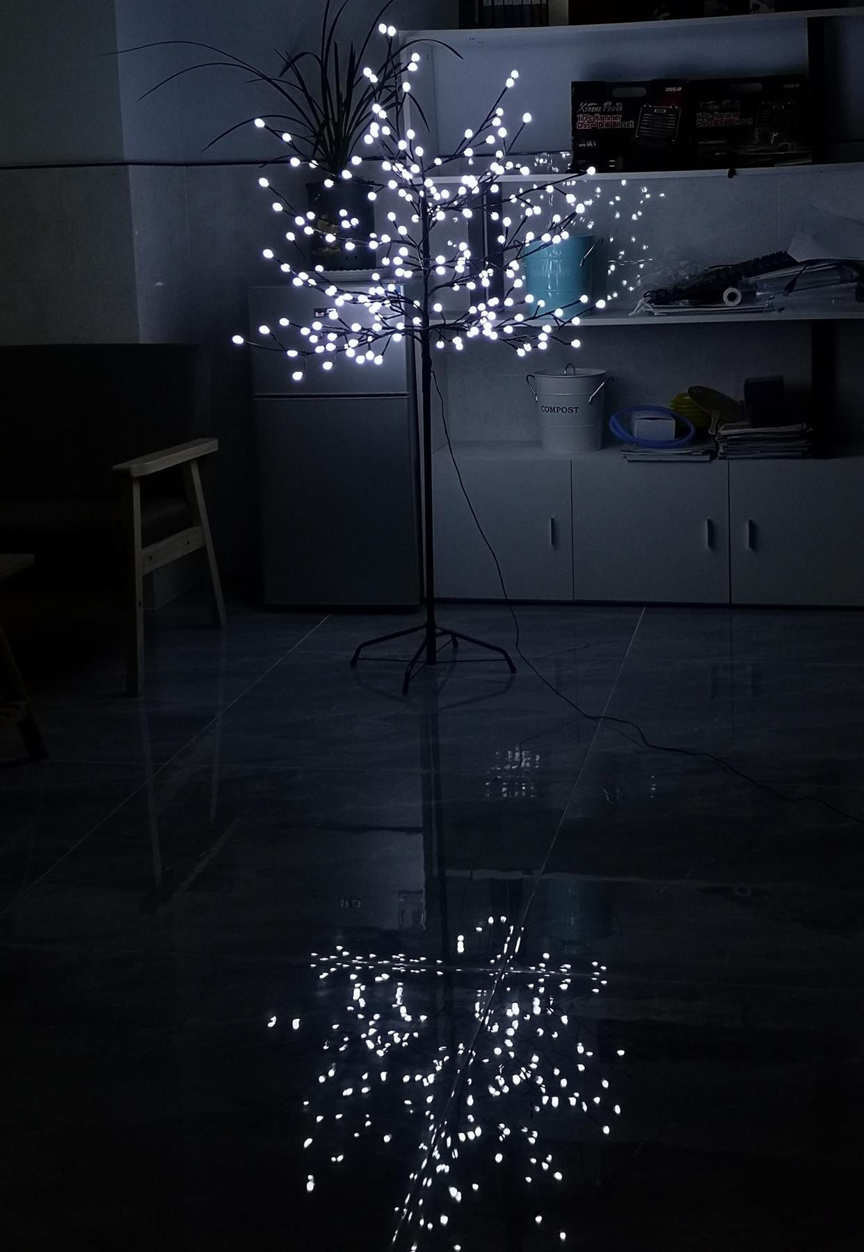 5ft LED Berry Tree - White
