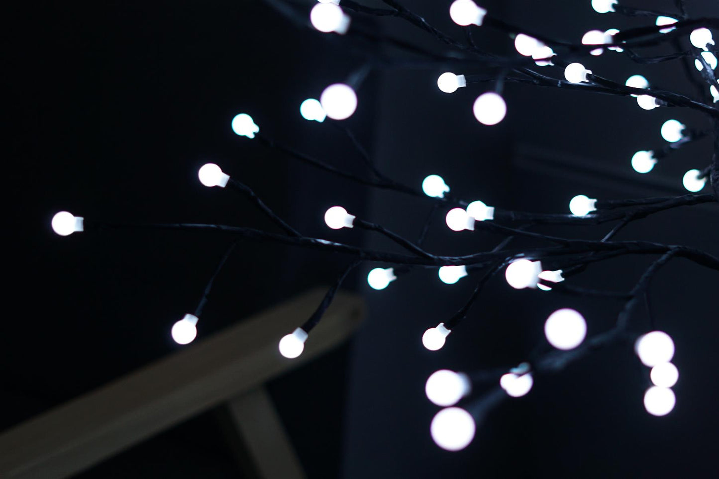 5ft LED Berry Tree - White